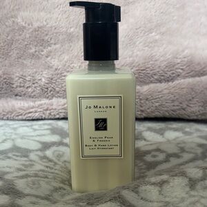 Jo Malone English Pear & Freesia - Body & Hand location Lait Hydrant